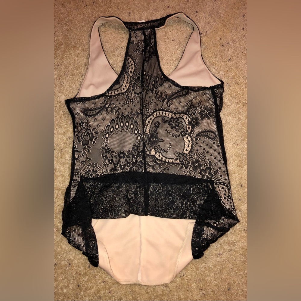 Charlotte Russe Size Medium top EUC Fully lined halter neckline. EUC - Picture 5 of 7